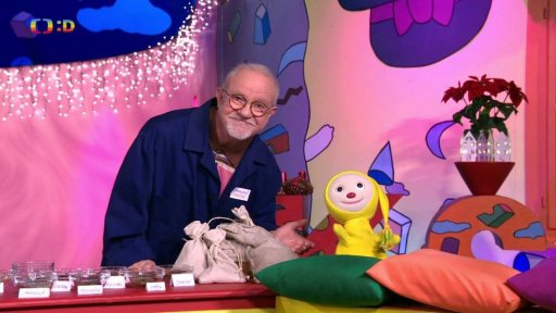 Děda si hraje na bylinkového prodavače a spolu s Františkem namíchají vánoční vůni…