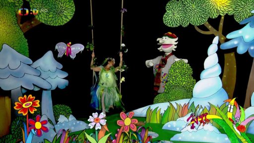 Pip a Otylka si skládají s Jarem jarní říkanky.