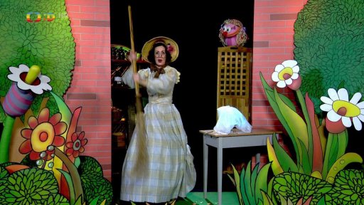 Teta Pipeta trhá okvětní lístky, aby zjistila, zda ji má Žán Pól rád. Nakonec nahlédne do křišťálové koule, uvidí ho s Drsňačkou a letí za ním.