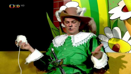 Kocour v botách je bez bot, takže v lecčems mnohé překvapí, nakonec zazpívá píseň s názvem "Kocour v botách", text J. Ozoráková, hudba T. Kůgel