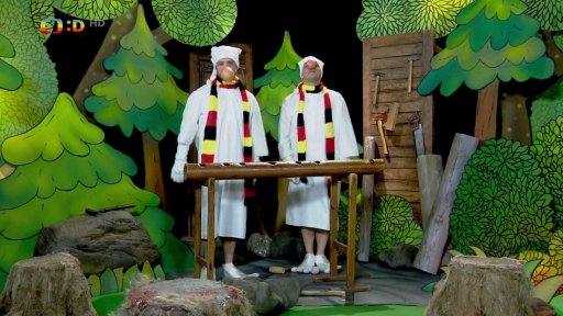 Křemílek a Vochomůrka vyrábějí Obrovi píšťalku a u toho zpívají píseň "Trpajzlíci", hudba T. Kůgel, text K. Krejčí