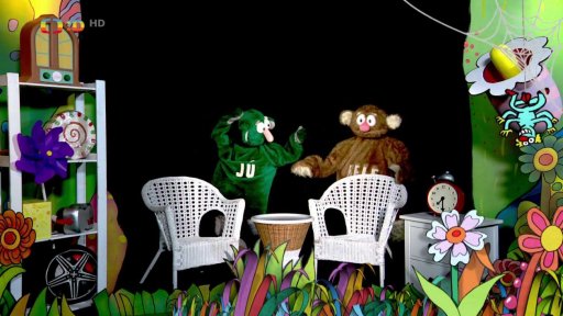 Jůheláci si pořídili tak inteligentní vysavač, že je škoda, aby jen vysával. Jů se s ním skamarádí.