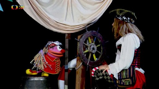 Drsňačka už dávno nekřižuje rybník, ale krasopisuje na něm se svým vorem.