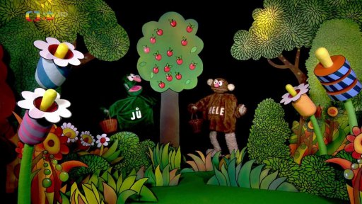 Jůheláci se vydali natrhat poslední jablíčka z letošní úrody.