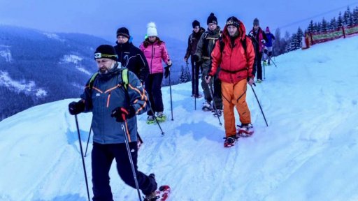 Večerní výšlap na sněžnicích na Sky Bridge 721