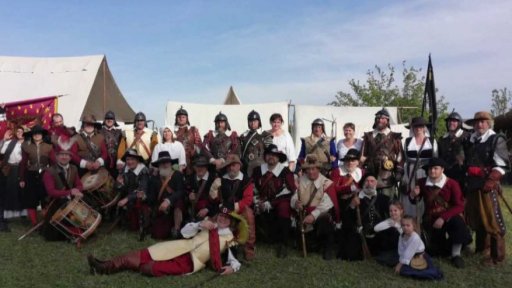 Výcvik arkebuzírů z období třicetileté války na hradě Veveří