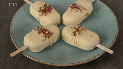 Broskvový crumble dezert do skleniček a pistáciové nanuky