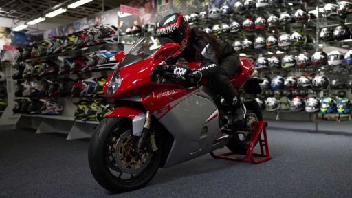 V čem jezdit v létě na motorce