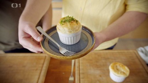 Zeleninové ragú s lososem zapečené s listovým těstem