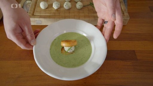 Velouté z medvdího česneku s brynzovou vložkou