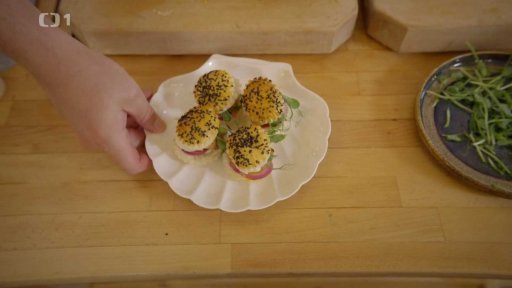 Kanapka z listového těsta s krevetou