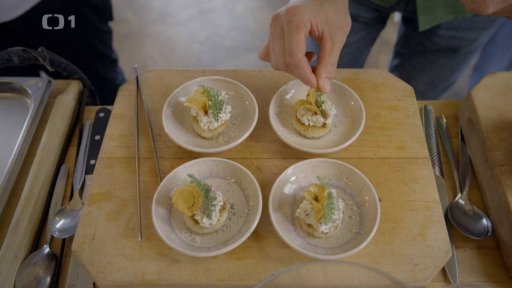 Opečená brioška s uzeným uhořem