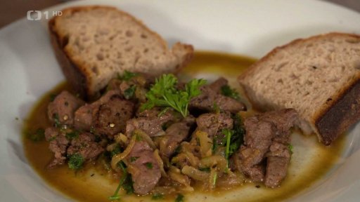 Telecí játra na benátský způsob