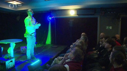 Divadelní inscenace pro náctileté