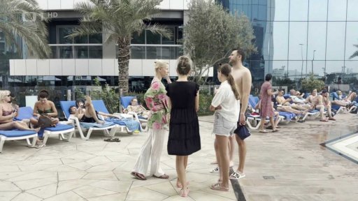 Turisté v Dubaji čekají na odlet