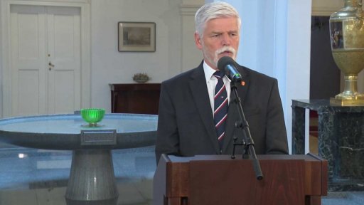 Spor Hradu s vládou o summit NATO