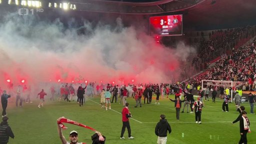 Zásah bezpečnostních složek na stadionu