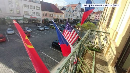 Spor o sovětskou vlajku v Písku