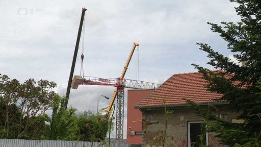 Evakuace v Brně kvůli poškozenému jeřábu