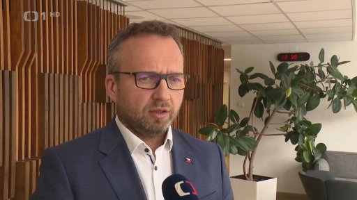Přesun agend z Úřadu vlády a protesty odborníků