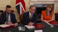 Britský ministr obrany John Healey rezignoval