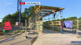 Ochranný tunel na cyklostezce kvůli stavbě mostu