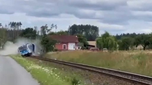 Nehoda vlaku s nákladním autem na Táborsku