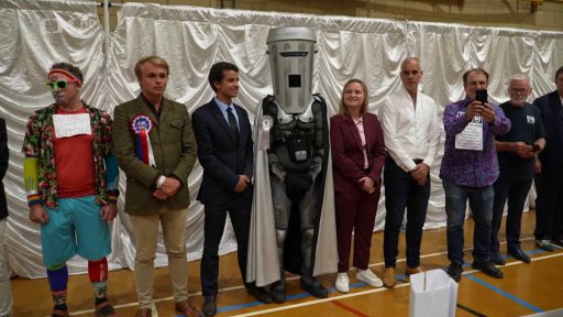 Nigel Farage obhájil poslanecký mandát