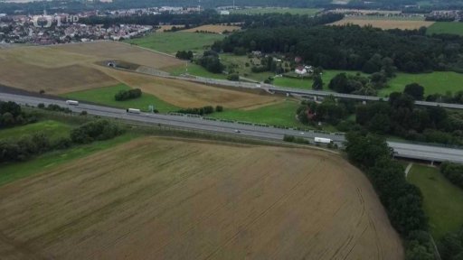 Tři zranění po střetu auta s divočáky