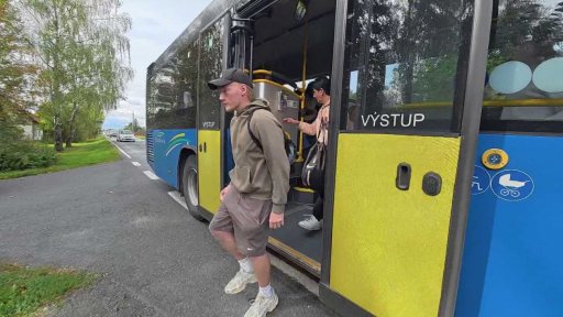 Vláda upouští od plánu navýšení slev na jízdné