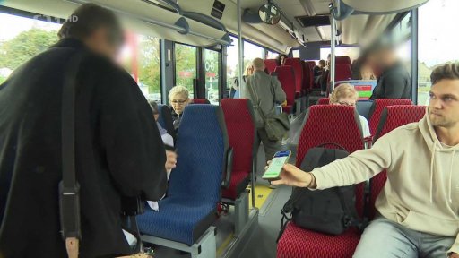 Kontroly jízdenek v příměstských autobusech