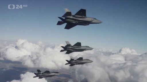 Opozice chce víc peněz na obranu