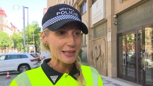 Praha proti turistickým mopedům