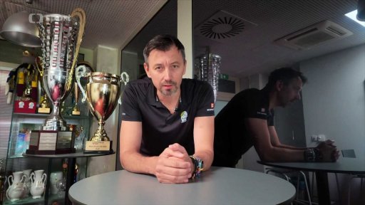 Za oponou