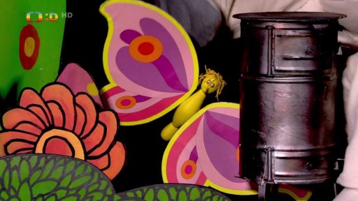 Pip s Otylkou si vlezou za kamna a zamotají se.