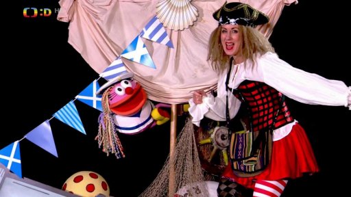 Drsňačka s Fámulou zpívají píseň o prachu.