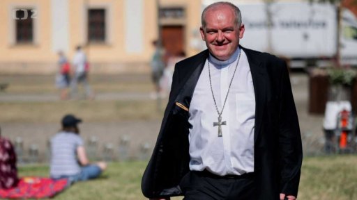 Nová kniha olomouckého arcibiskupa Josefa Nuzíka