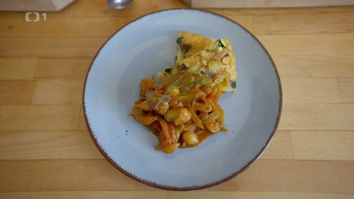 Minutkový krůtí guláš s pivem a cuketovo-bramborovou tortillou