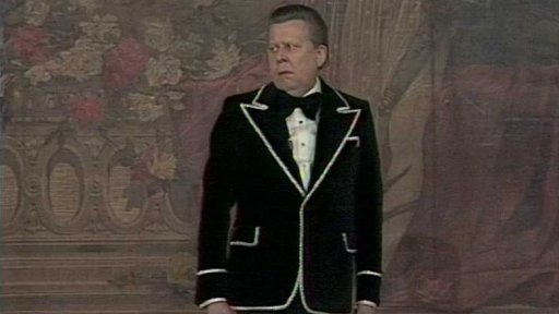 Kouzelník " krade" divákům drobnosti a pak je vrací