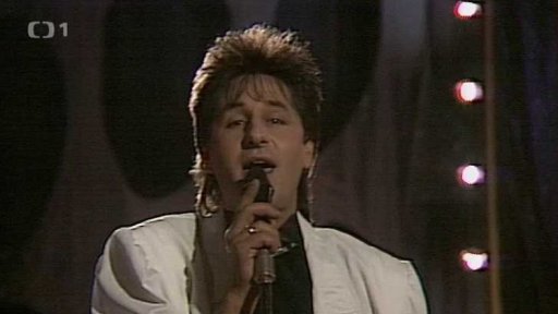 Karavelle - Broken Heroes