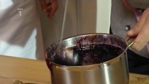 Vinný dort s krémem a hroznovým vínem v želé - dokončení