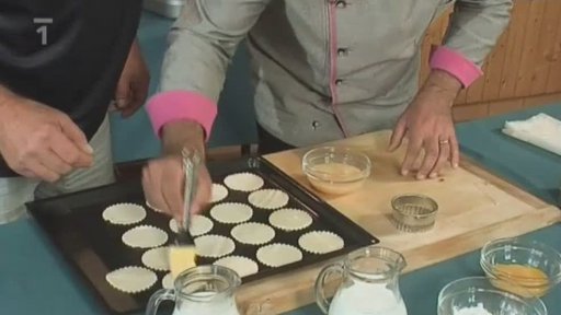 Paštičky s krémem a švestkovou omáčkou s whiskey