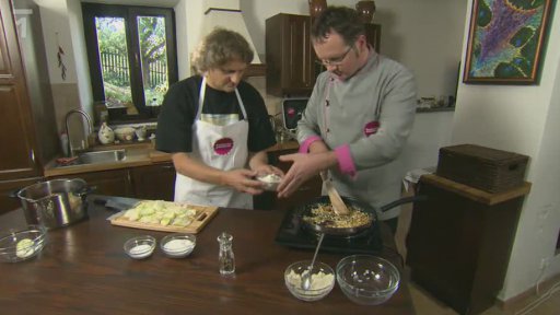 Čočka na kyselo s uzeným masem a smažené cibulové kroužky