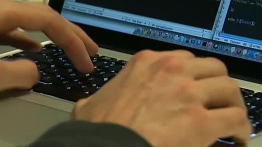 EK vyšetřuje Apple – Útok hackerů na banku – Čerpání dotací na ČT24