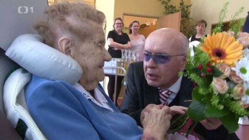 Bez komentáře: Anna Máchová slaví 106