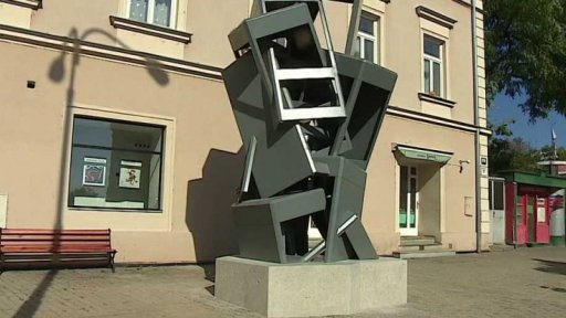 Bez komentáře: Socha z telefonních budek