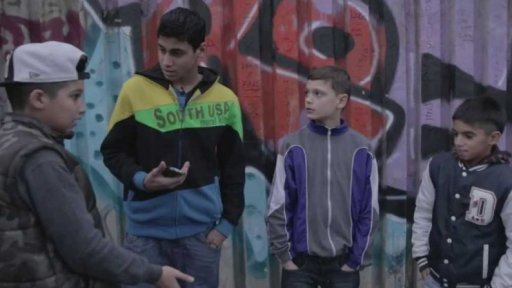 Co dělat, když vlaky projíždí (r. Karl Forchhammer, 11 min., 2015)