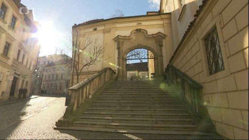 Výpovědi z bytů po razii