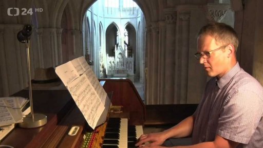 S kamerou v kolínském chrámu