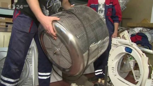 Mladí opraváři praček se vzdělávají